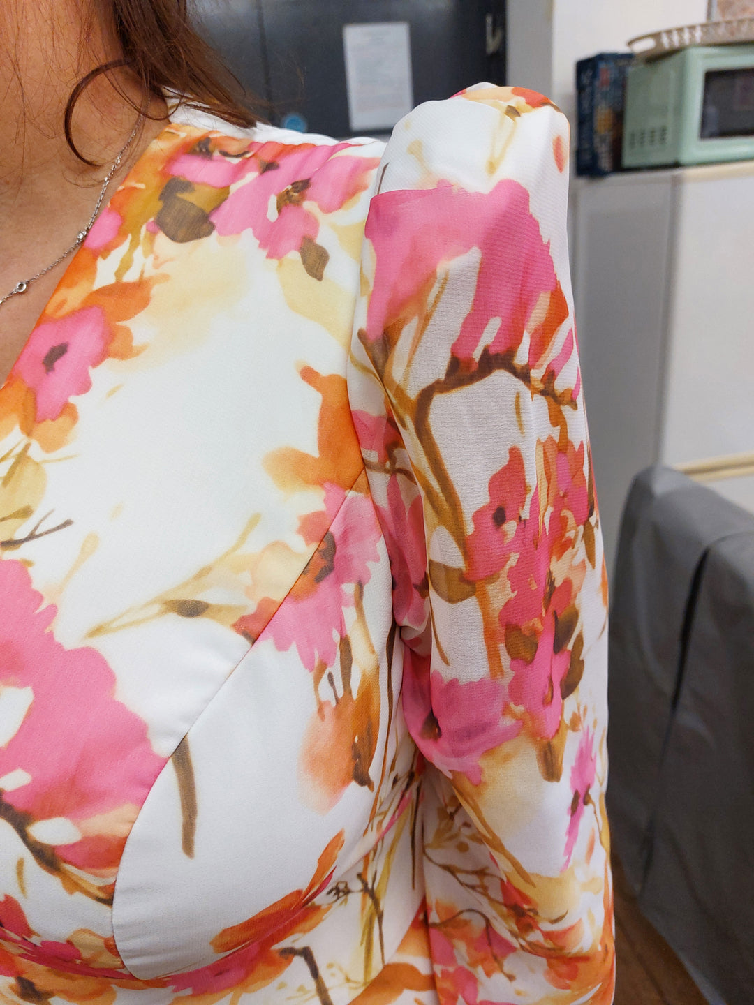 Zoomed in image of Floral-patterned dress 